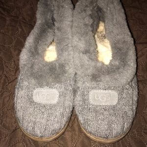 UGG knitted slip on’s